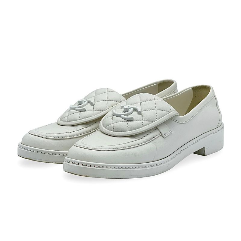 Chanel White Lambskin Quilted CC Turnlock Loafers 38.5 - 1