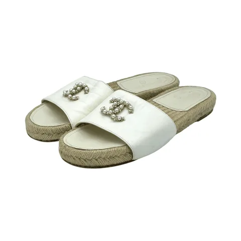 Chanel White Leather CC Logo Pearl Espadrille Slides 37